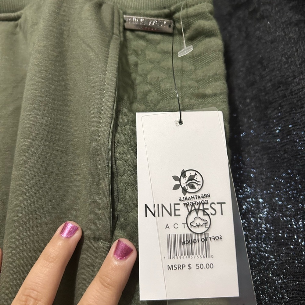 Nine West olive Green Active wear Shorts - Picture 3 of 6